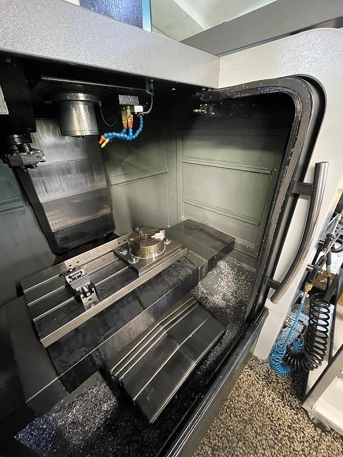 Used HURCO VM 10i