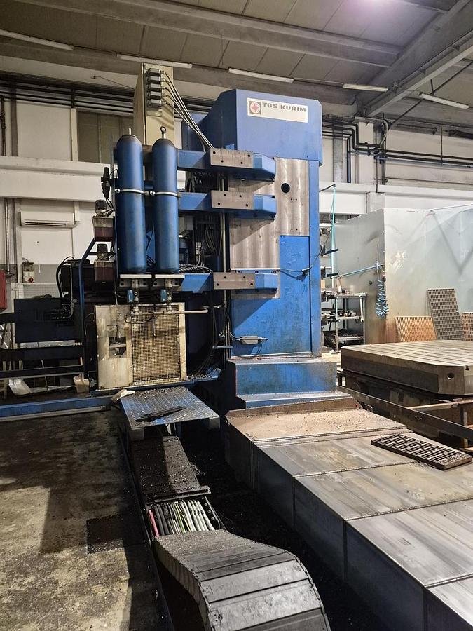 CNC deskové obráběcí centrum TOS FUQ 125 – K/4