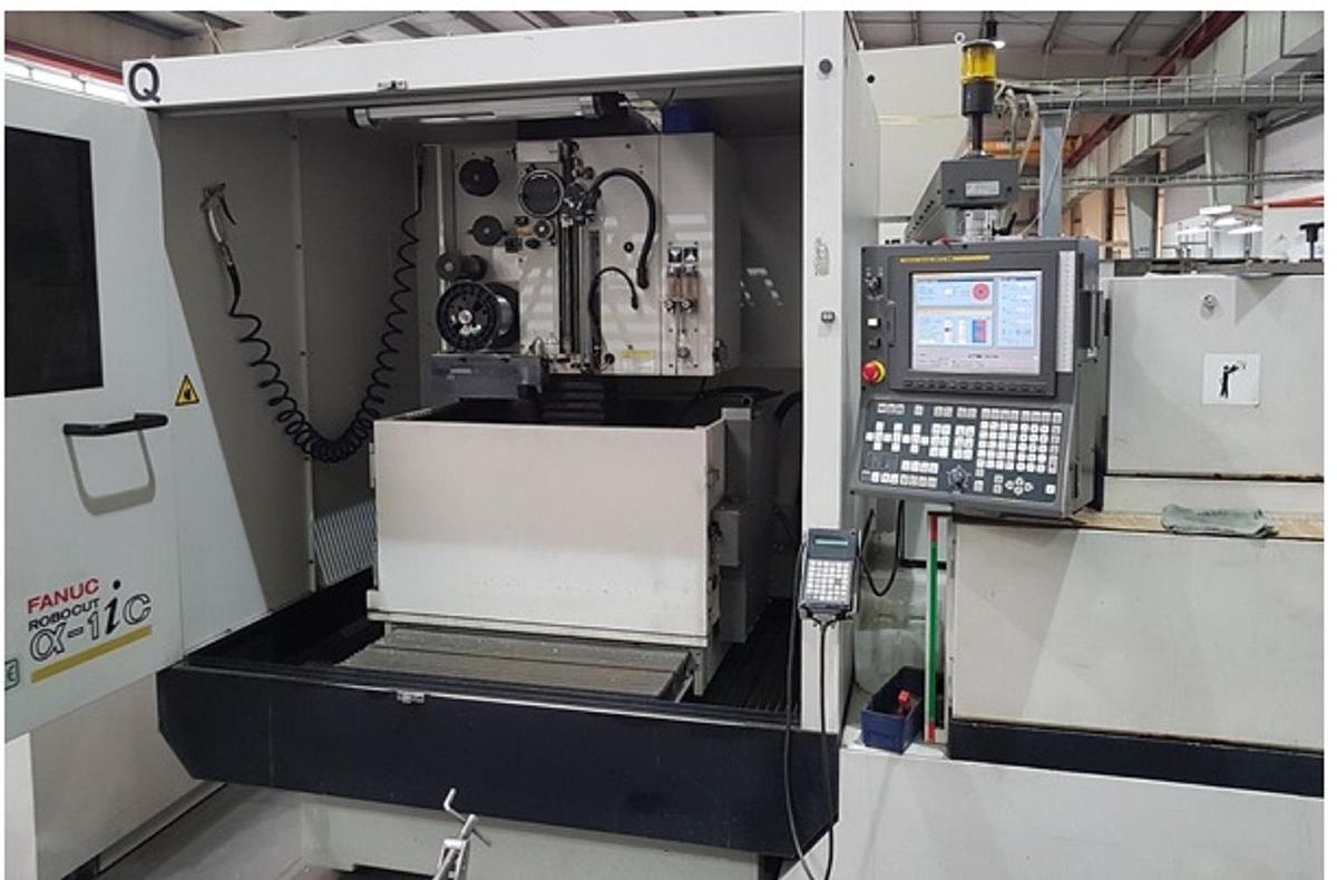 Used FANUC ROBOCUT α-1iC