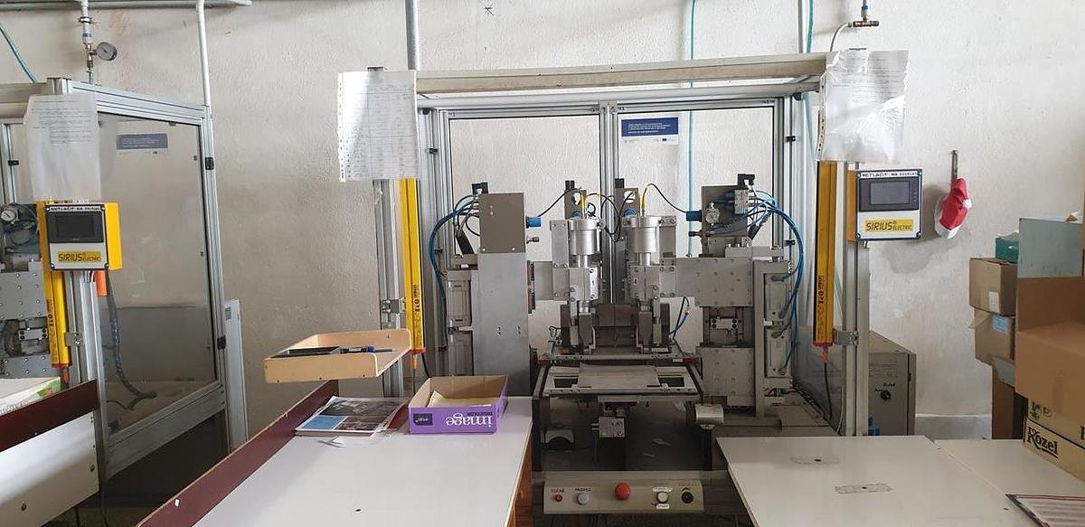Gebraucht SIRIUS Halbautomatische Ultraschallschweißmaschine mit zwei Positionen