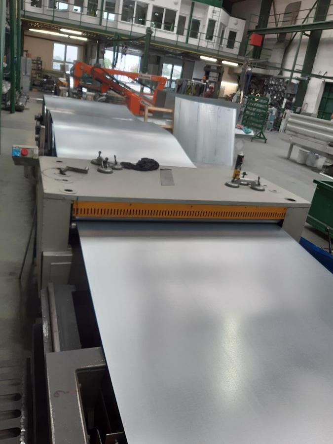Used SWAH Coil sheet metal uncoiling/straightening machine