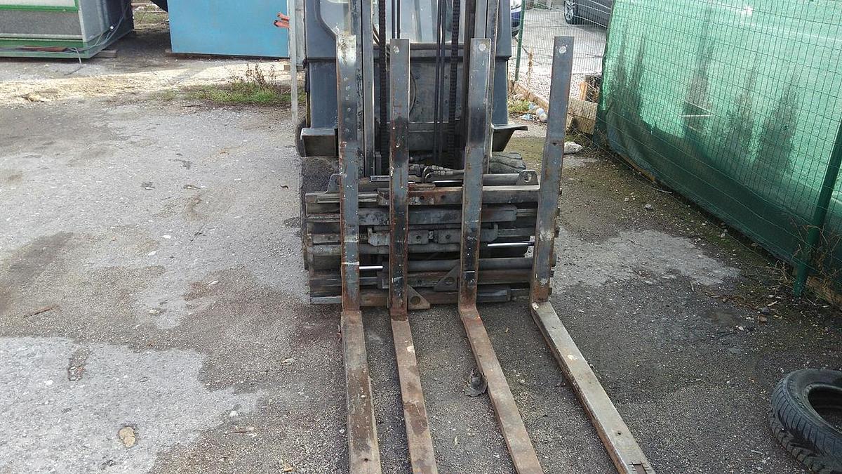 Used YALE GLP30TF V2795