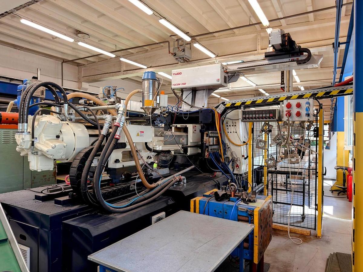 Injection press Woojin Selex TH 350S