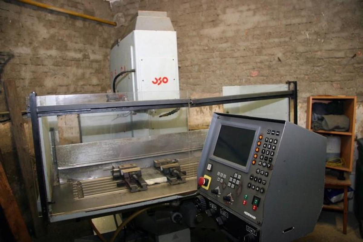 Gebraucht TOS FV 25 CNC A