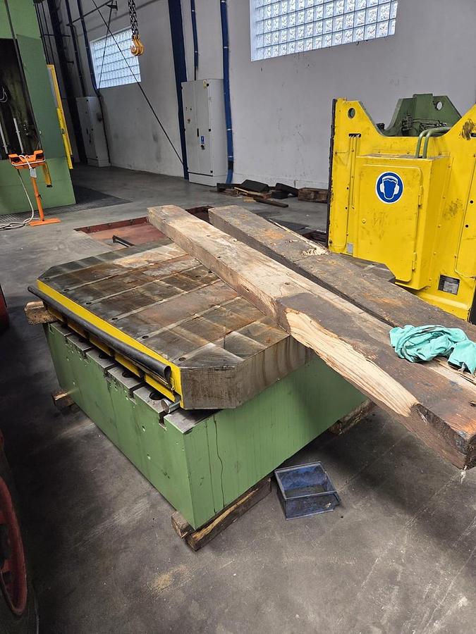 Hydraulický lis Dieffenbacher PO-F 1250 A