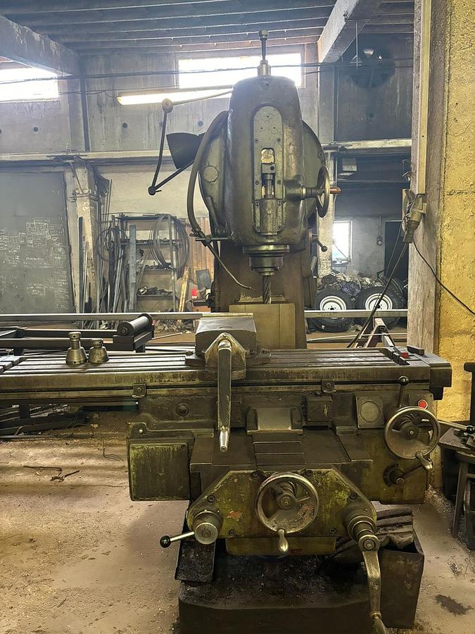 Used ZPS GOTTWALDOV Vertical milling machine