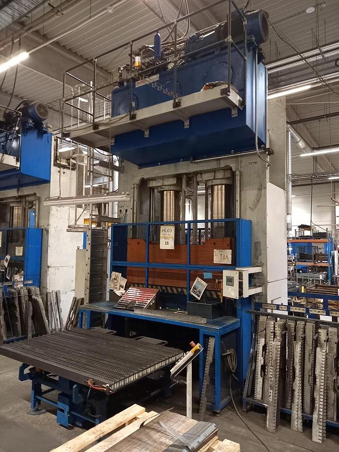 Hydraulic press Dieffenbacher PHP 800
