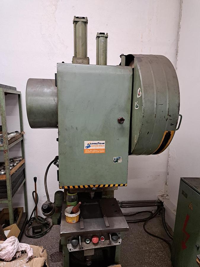 Used Eccentric press KD 2124