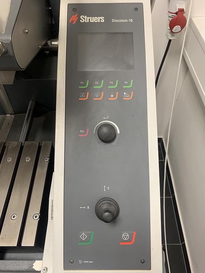 Used Struers Discotom-10