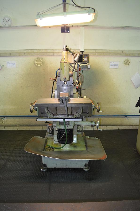 Gebraucht Werkzeugfräsmaschinne x-8130