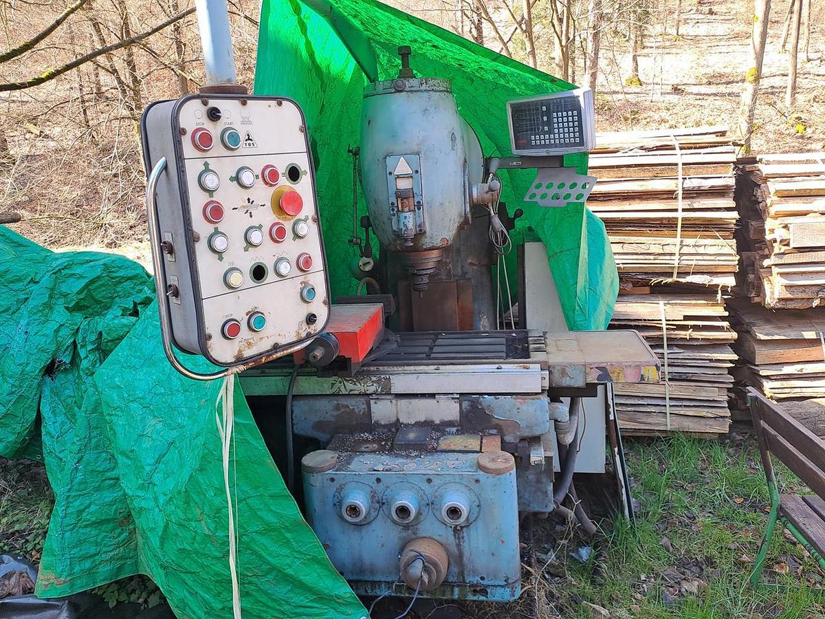 Used TOS Kuřim Vertical milling machine