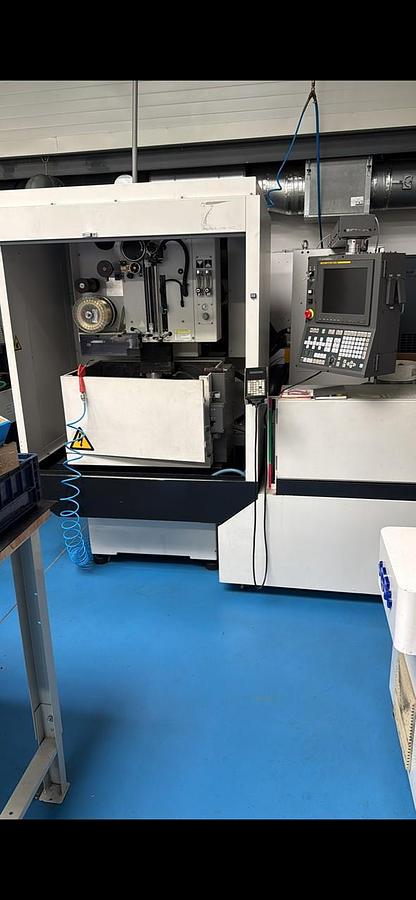 Elektroerozivní drátová řezačka FANUC Robocut Alpha-0iC A04B