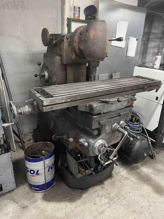 Universall milling machine TOS FA 2U
