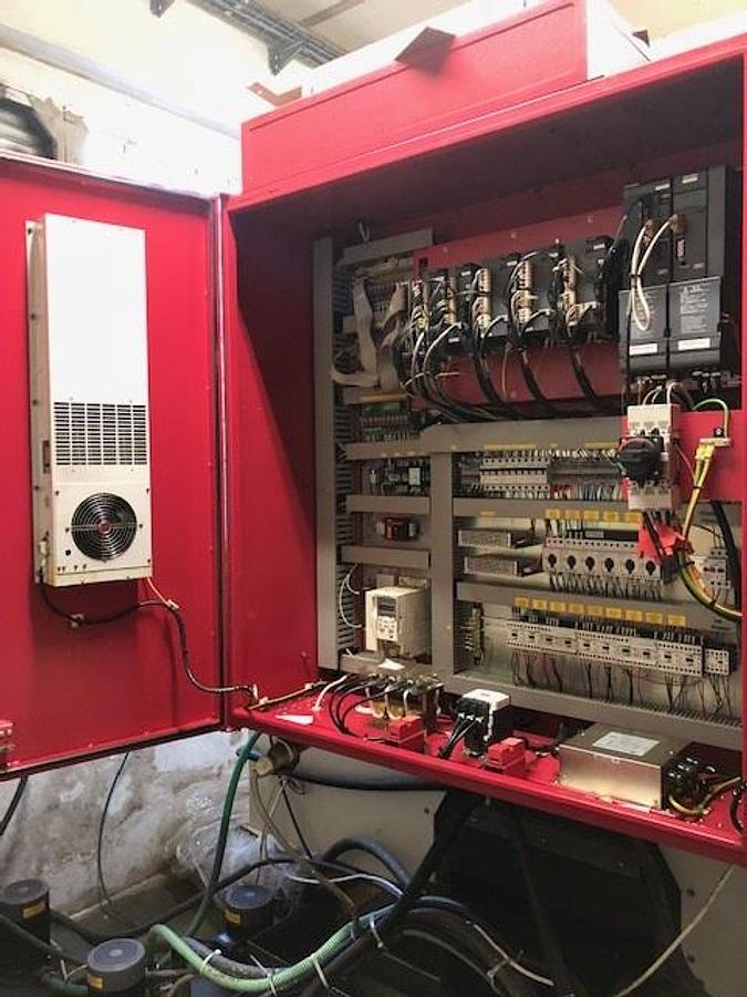 Použitý AKIRA SEIKI RMV 700 APC