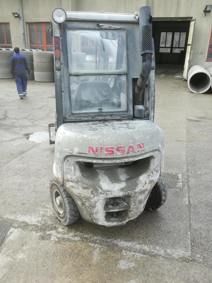 Used NISSAN FD02A25Q
