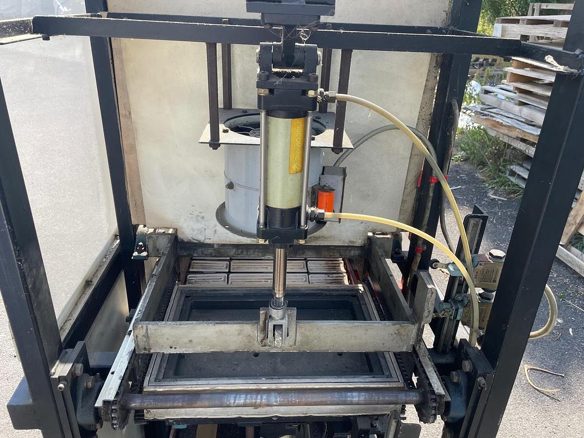 Použitý FORMECH Vakuový tvarovací automat