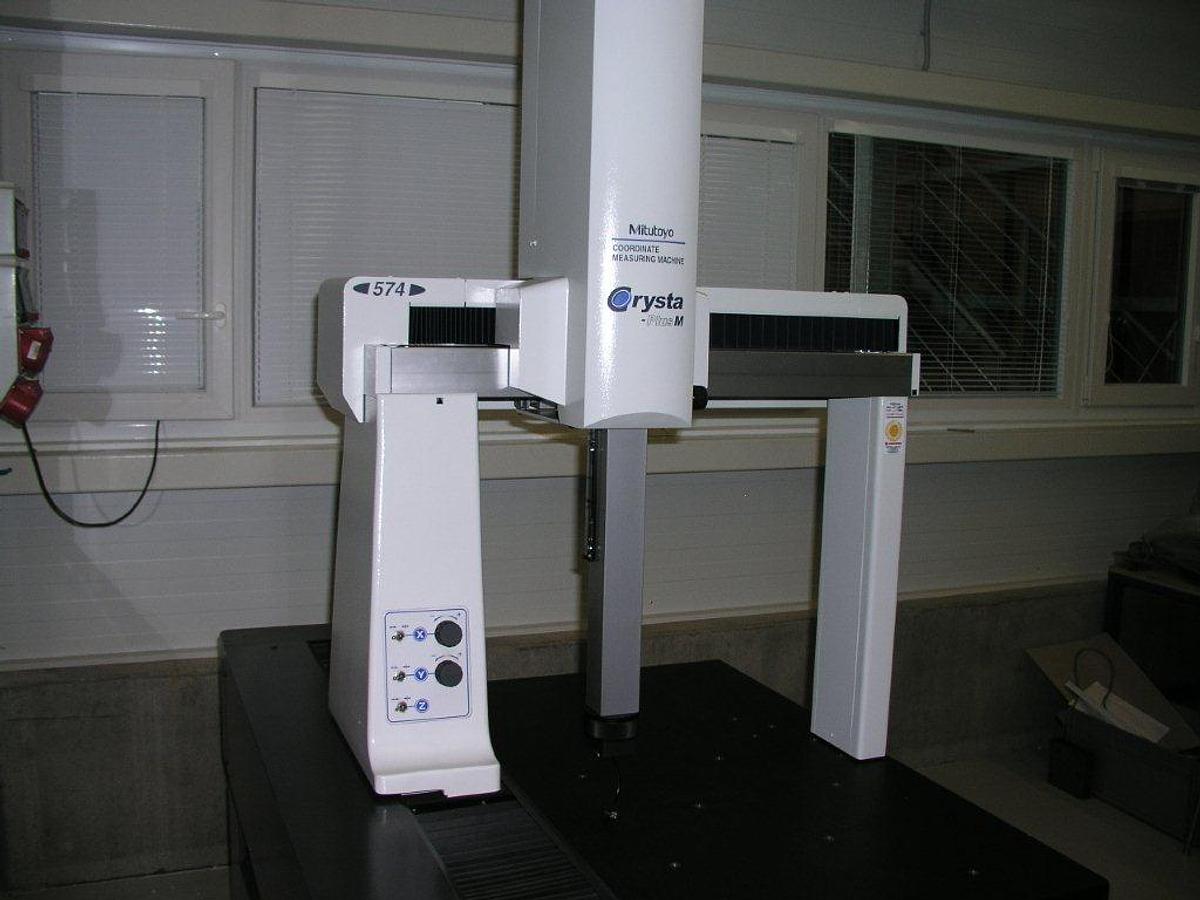 Used CRYSTA-PLUS M574 CMM