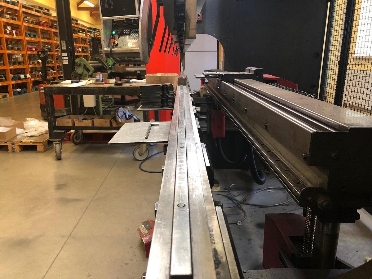 Used AMADA HFE 100-3