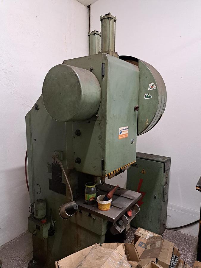 Used Eccentric press KD 2124