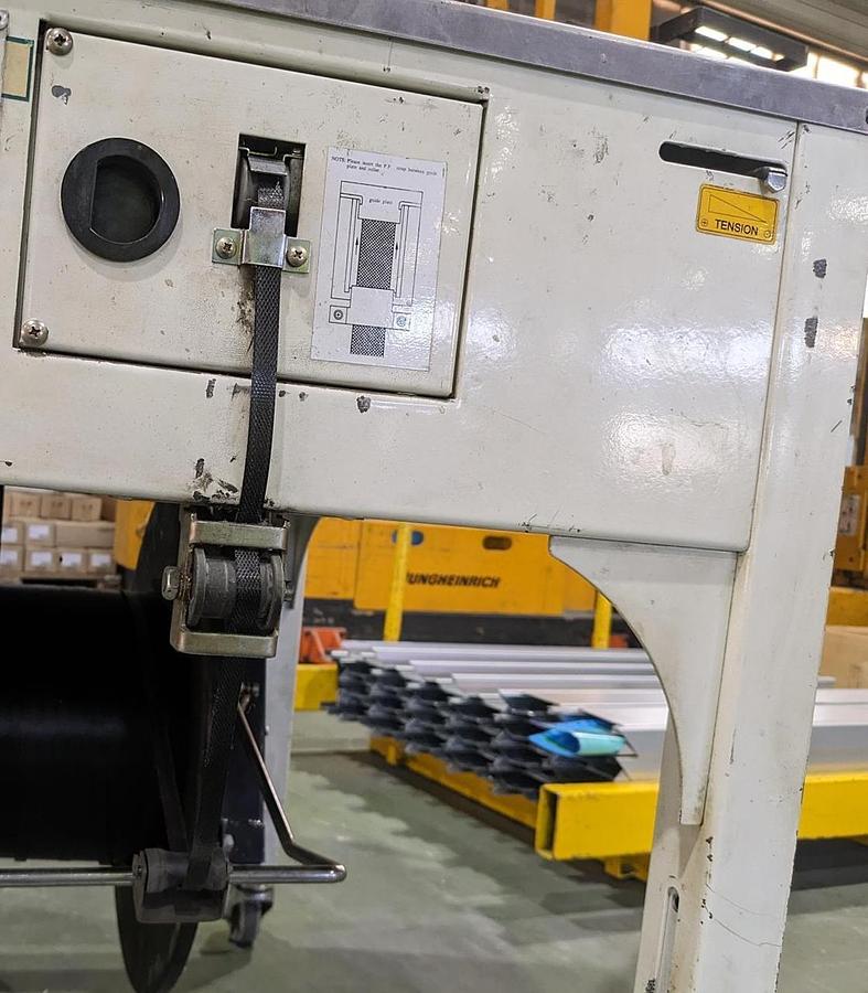 Gebraucht Halbautomatische Packer-/Banderoliermaschine SEMI AUTOMATIC STRAP