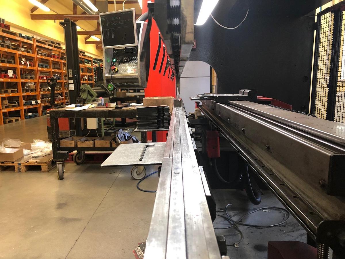Used AMADA HFE 100-3