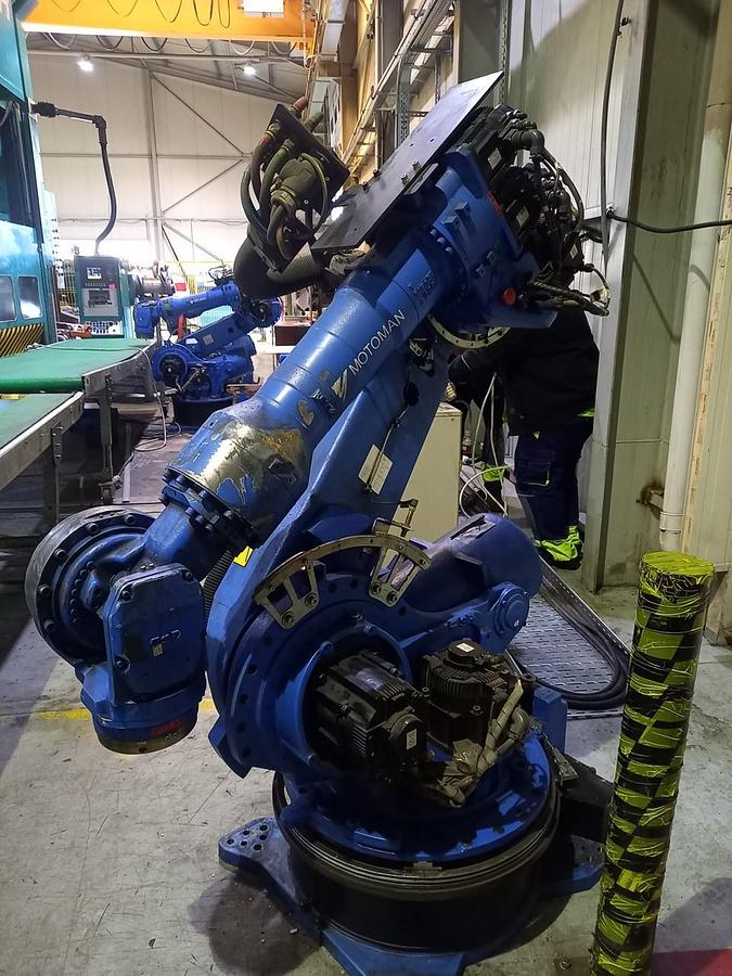 Used Motoman ES 200D