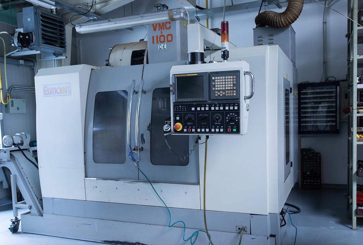 Gebraucht EUMACH VMC 1100