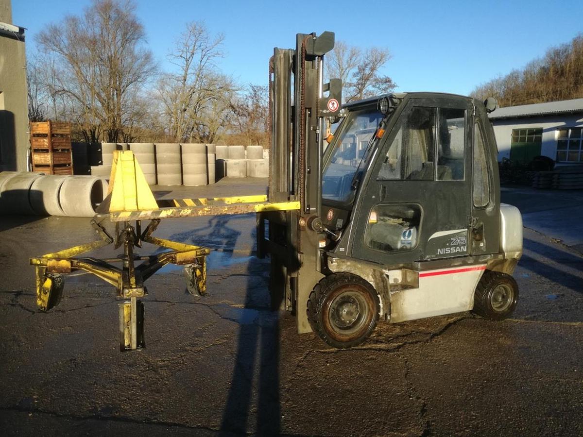Used NISSAN Y1D2A25Q