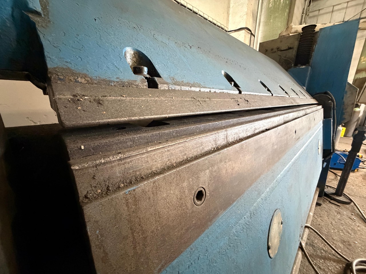 Ohýbačka plechů Metal Pres XON 2000/6C
