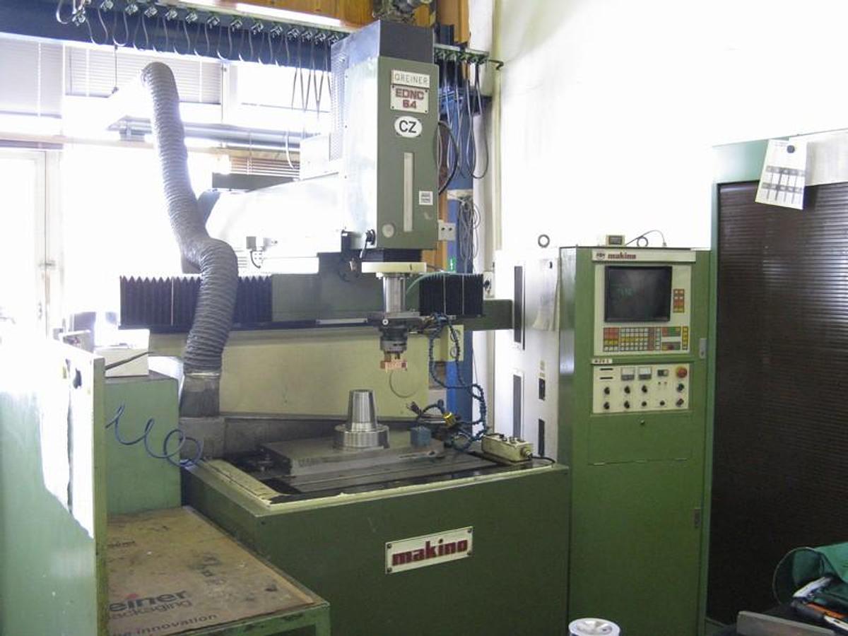Použitý Makino EDNC 64 CNC