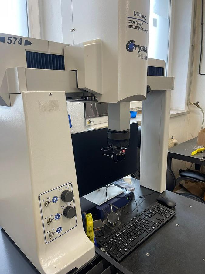 3D měřící stroj Mitutoyo Crysta Plus M574