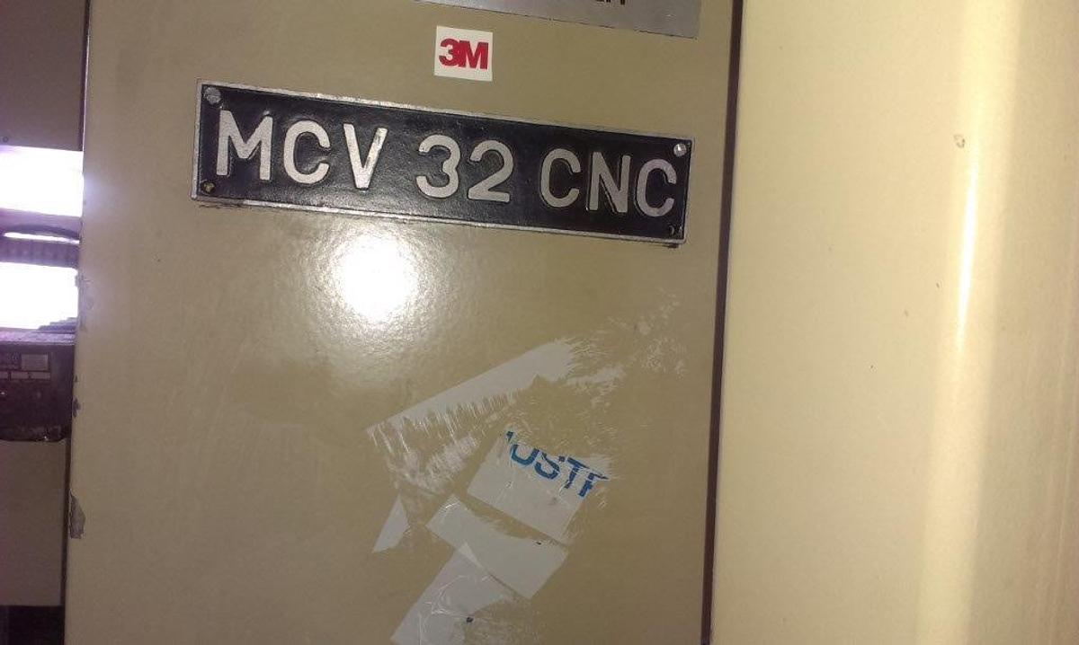 Gebraucht PRVOMAJSKA MCV 32/40 CNC