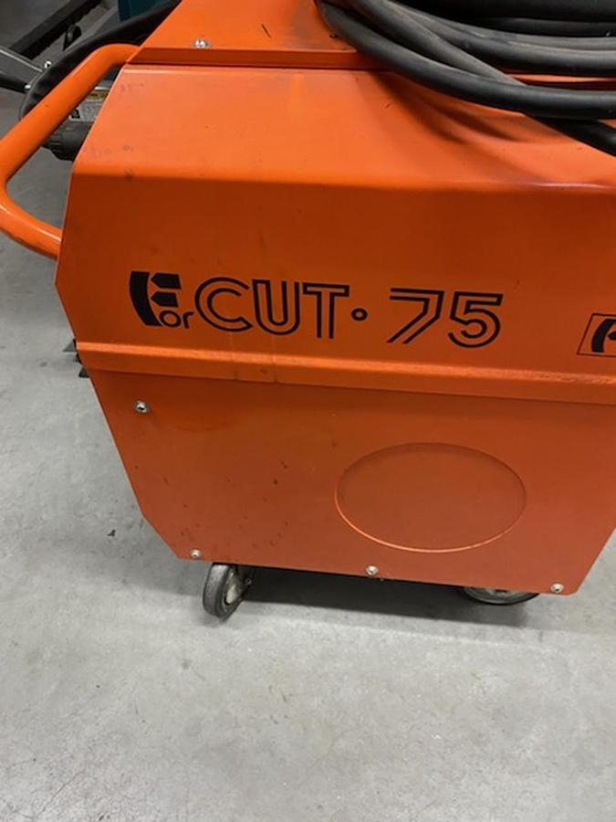 Použitý Formica CUT 75