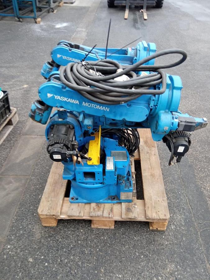 Used Yaskawa MA 1400 - DX 100
