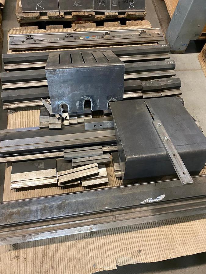 Used AMADA HFE 80-25