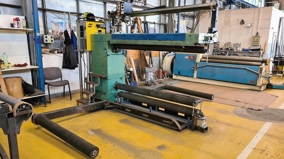 Used AVP Automatic welding machine