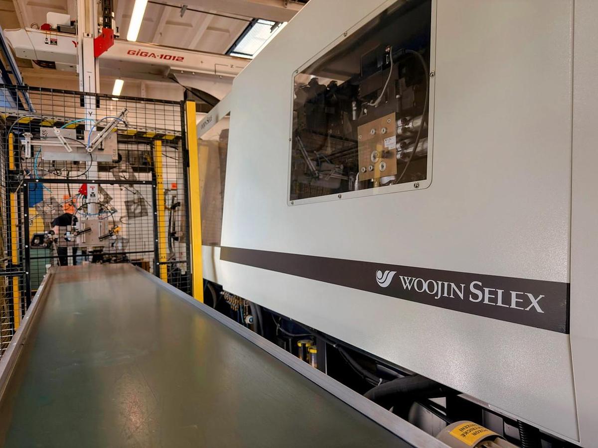 Injection press Woojin Selex TH 350S