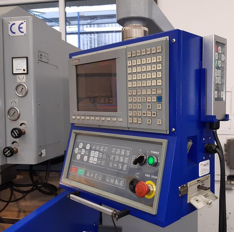 Použitý Accutex AU-300iA
