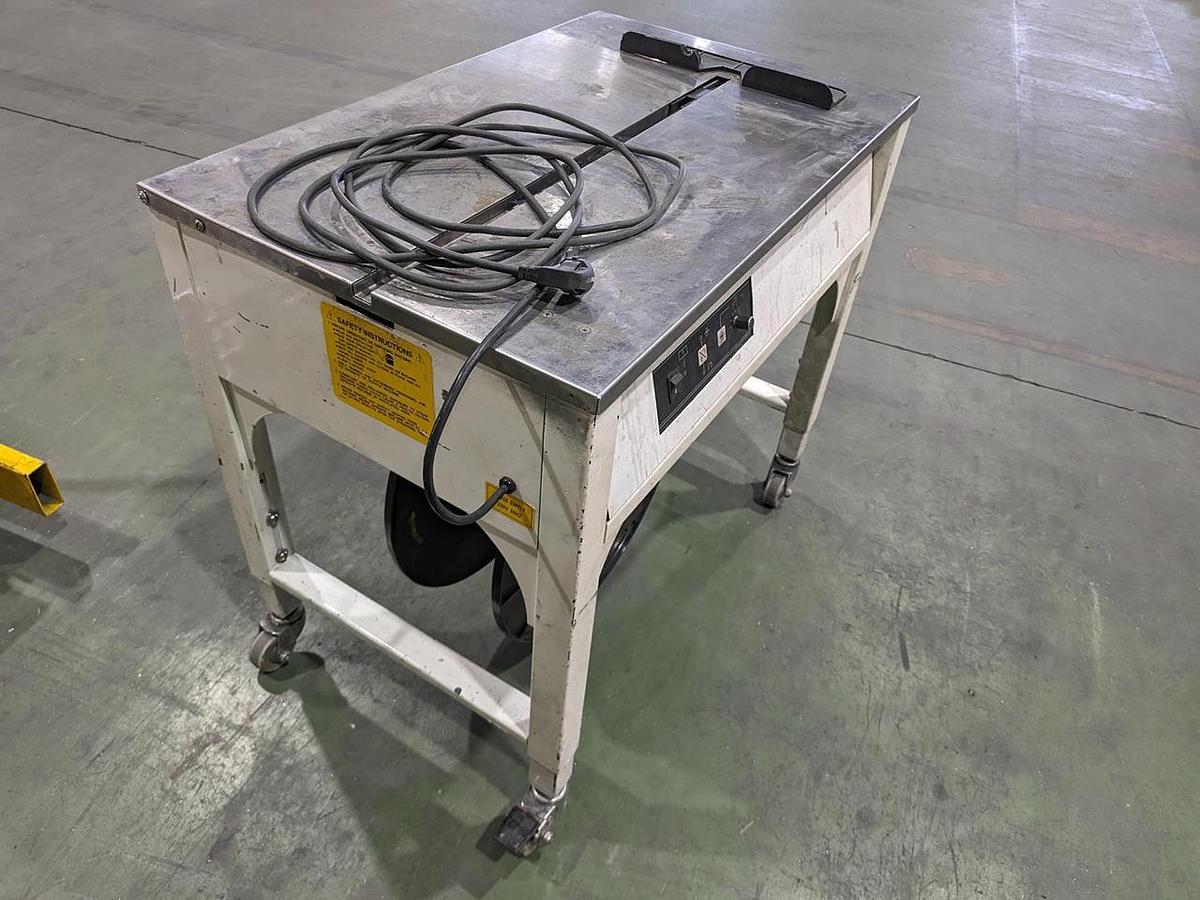 Gebraucht Halbautomatische Packer-/Banderoliermaschine SEMI AUTOMATIC STRAP
