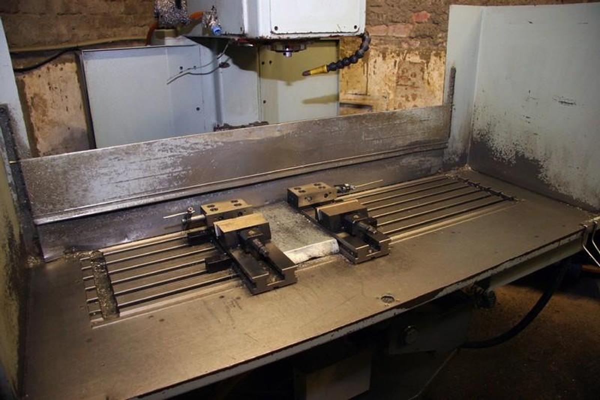 Gebraucht TOS FV 25 CNC A