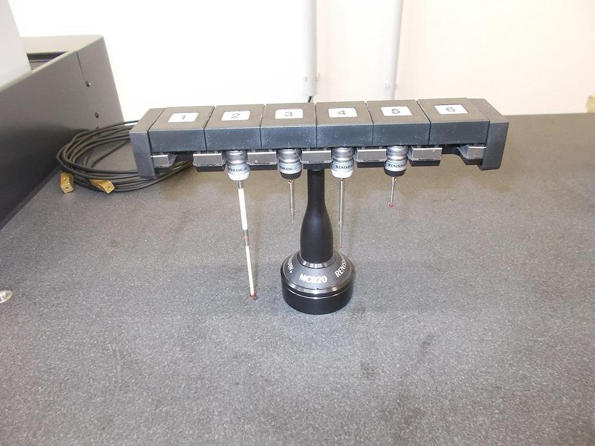 Used MITUTOYO CRYSTA-Apex S574