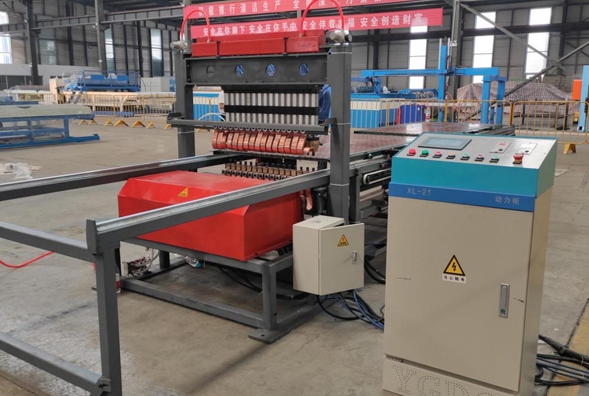 Used SADE MACHINE Spot welding machines