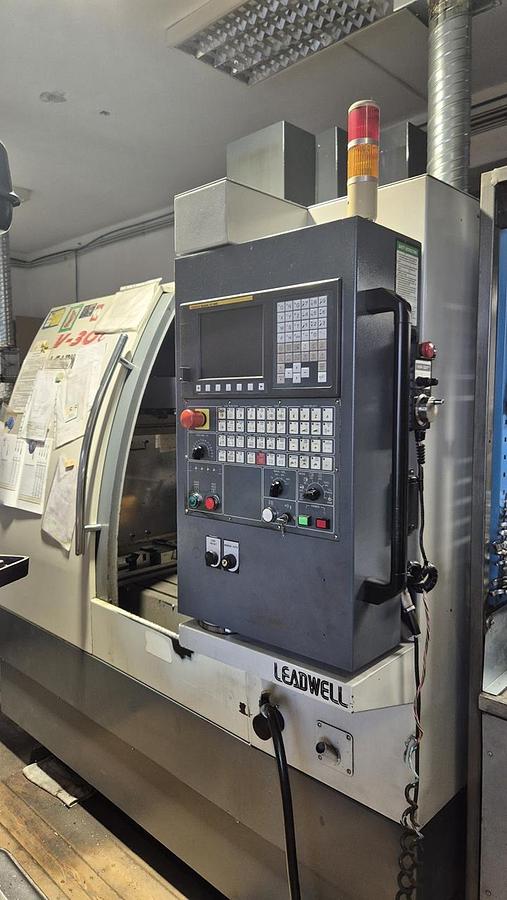 Použitý Leadwell V-30i