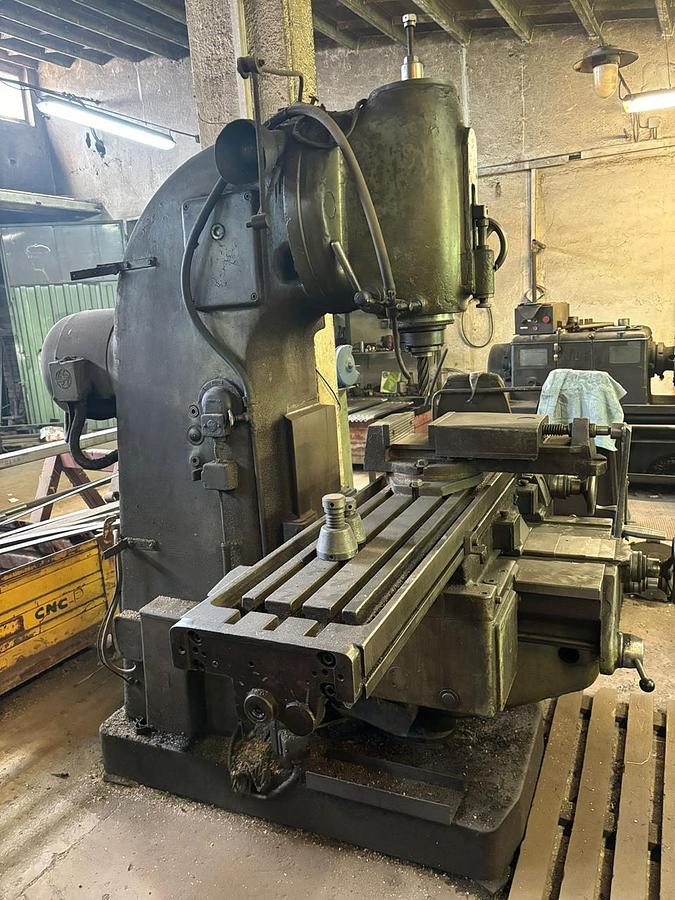Used ZPS GOTTWALDOV Vertical milling machine