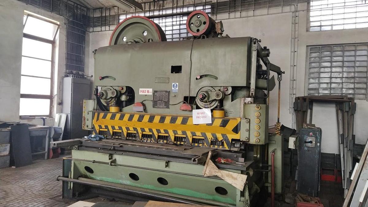Plate shear CSEPEL 2150/16