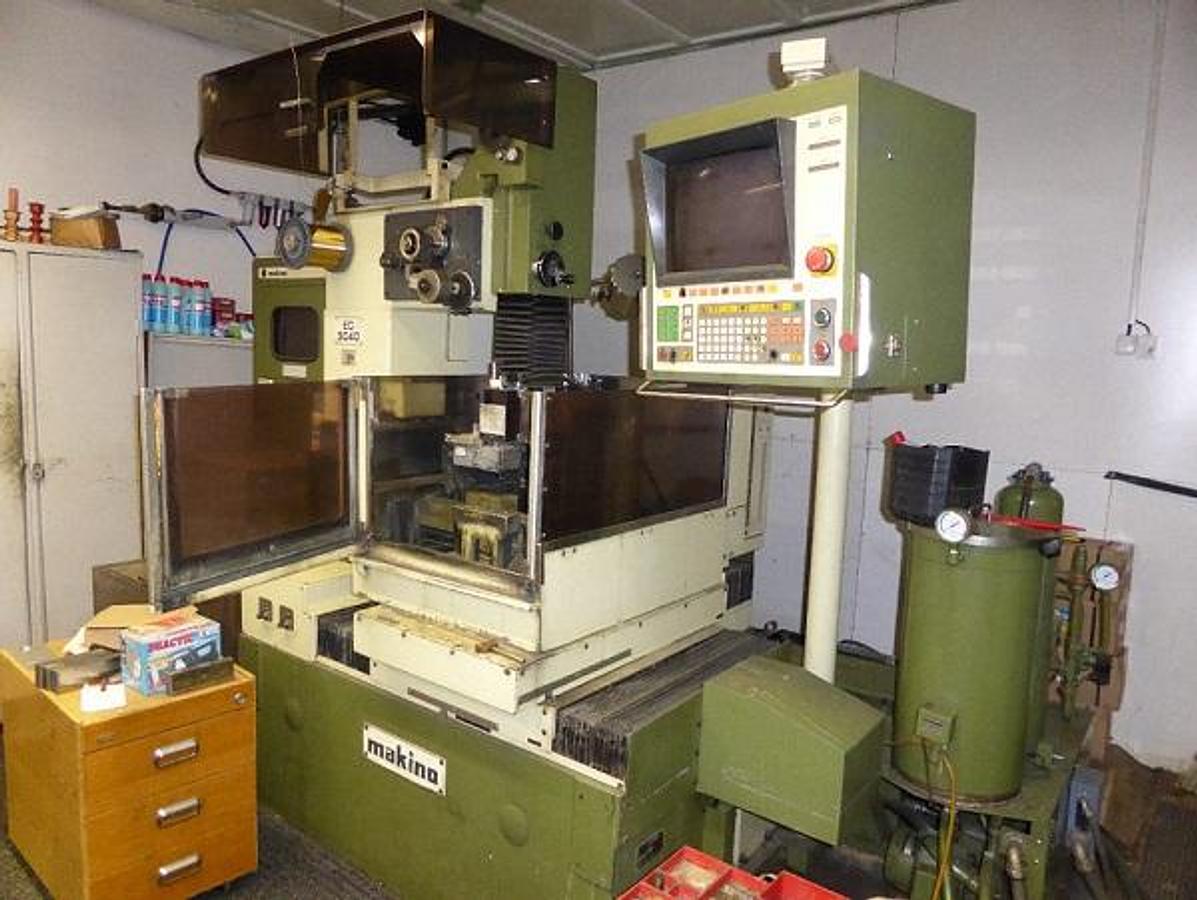 Used MAKINO EC 3040