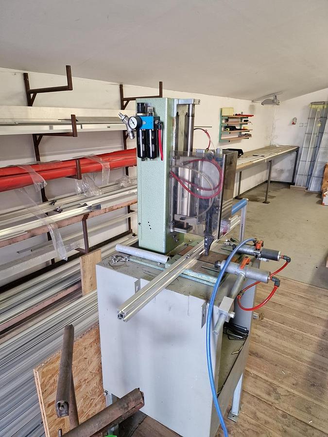 Used USM Německo Screwing machine