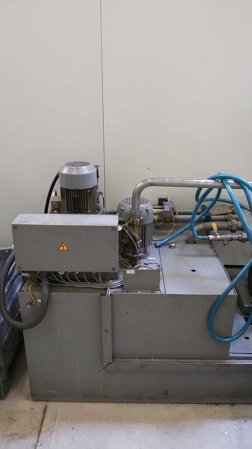Used DECKEL MAHO DMC 103 V