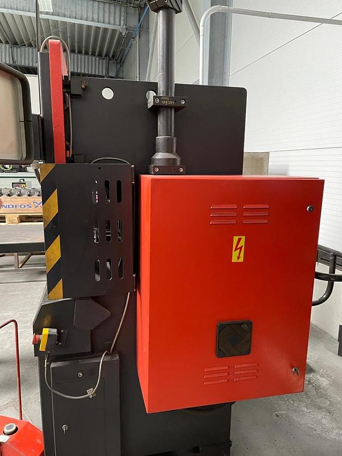 Used AMADA IT25 12