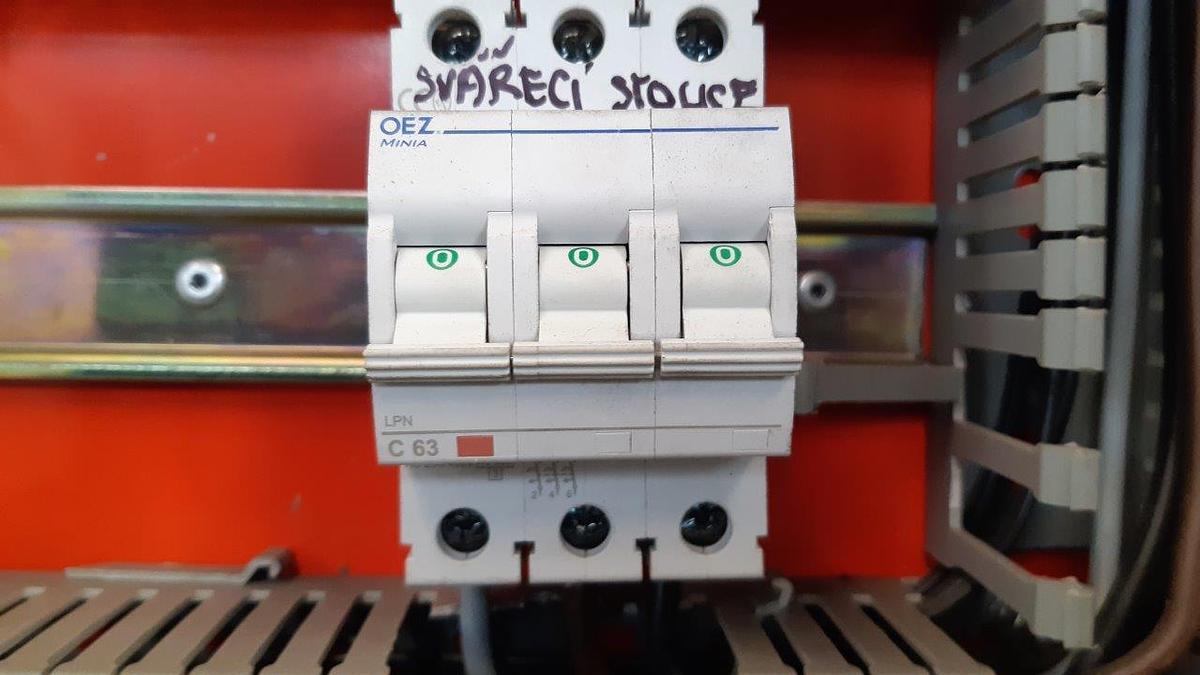Použitý OERLIKON – AIR-LIQUIDE SEAM-MATIC 32